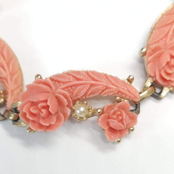 Vintage Carved Celluloid Coral Rose & Faux Pearl Gold Plated Bracelet 7 3/4" - Picture 3 of 7